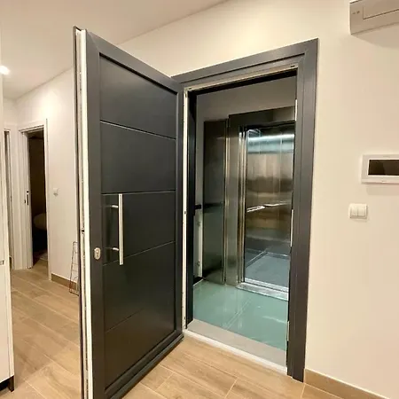 Black Con Garaje Apartment *
