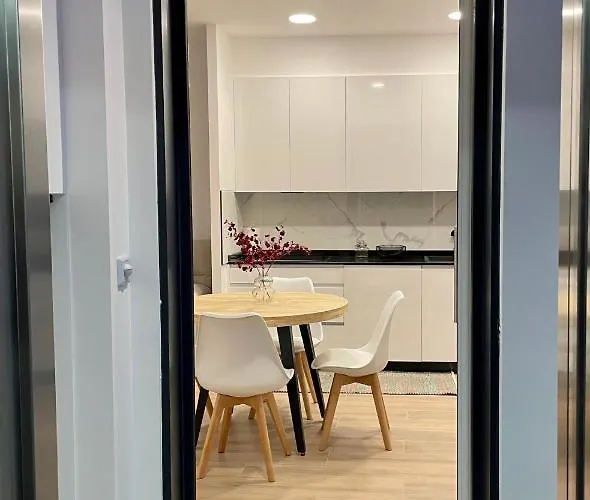 Black Parking A Menos De 1 Min A Pie *