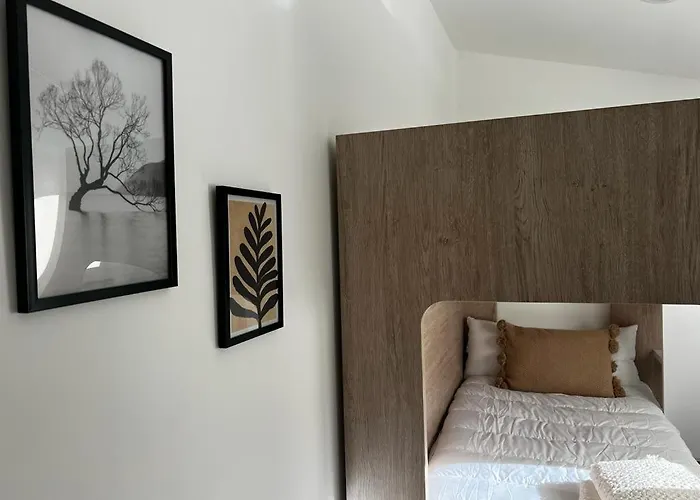 Black Parking A Menos De 1 Min A Pie דירה *